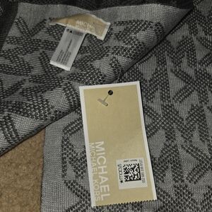 Michael Kors Reversible Gray Patterned Scarf NWT